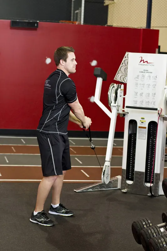 Standing Cable Lift: starting position