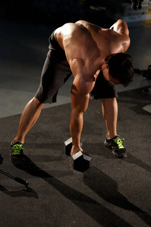 Standing Concentration Curl: starting position