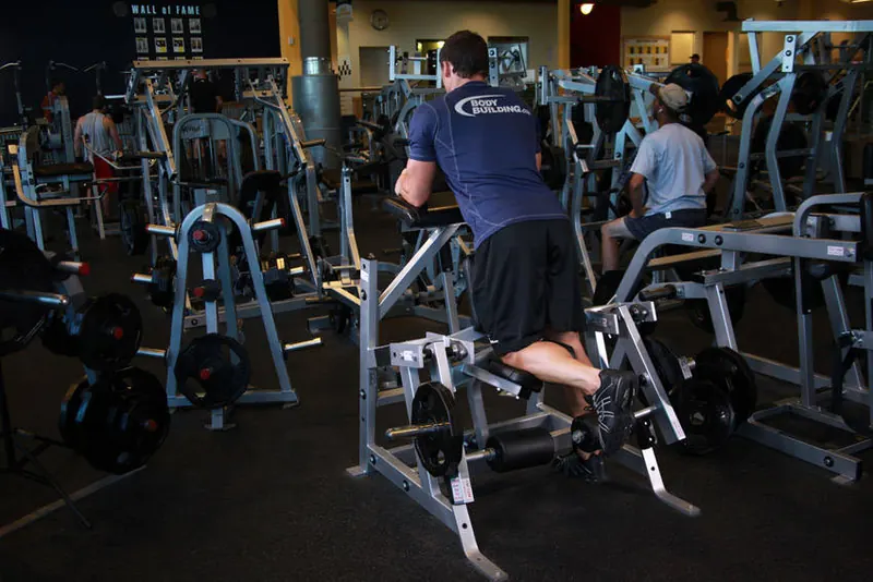 Standing Leg Curl: starting position