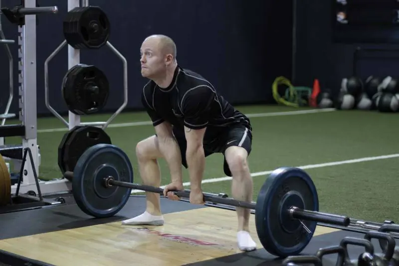Sumo Deadlift: starting position
