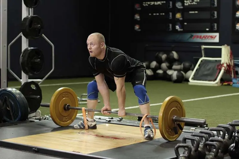 Sumo Deadlift with Bands: starting position