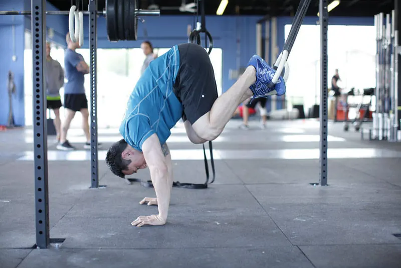 Suspended Reverse Crunch: end position