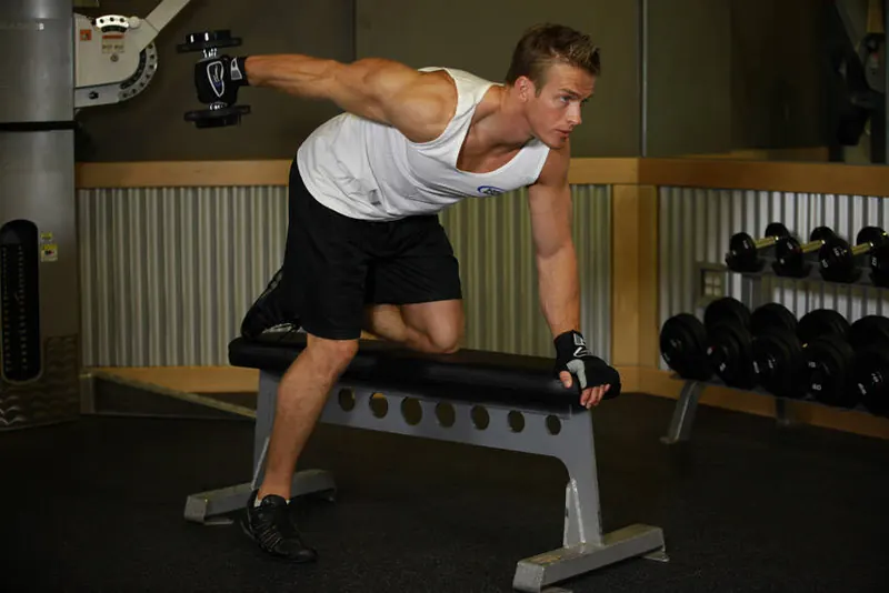 Tricep Dumbbell Kickback: starting position