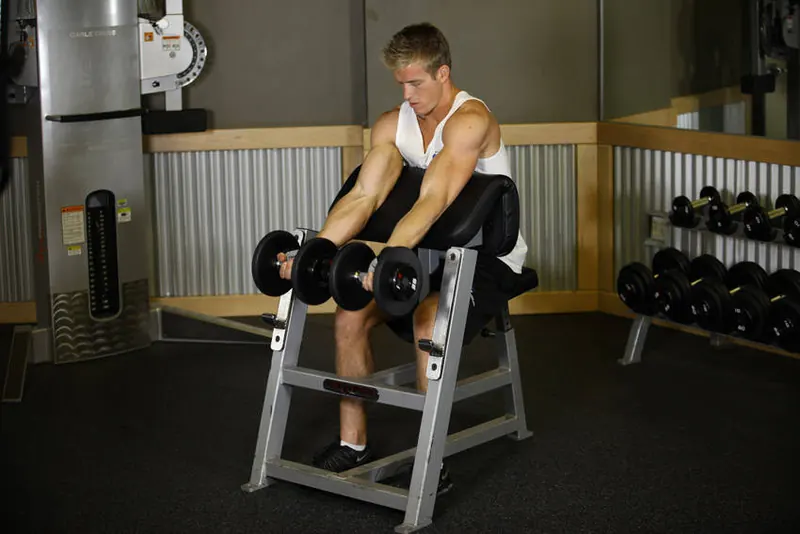 Two-Arm Dumbbell Preacher Curl: starting position