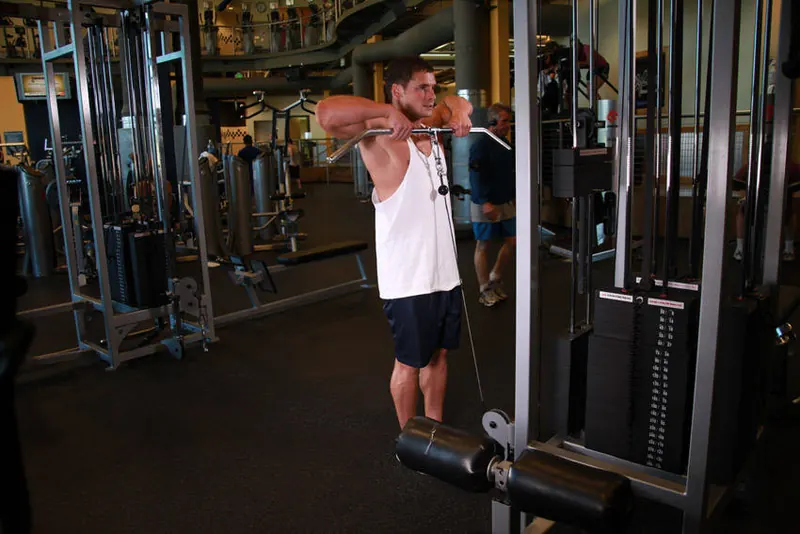 Upright Cable Row: starting position