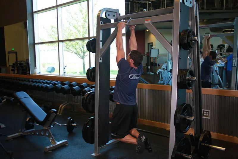 V-Bar Pullup: end position