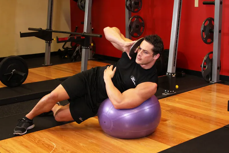 Weighted Ball Side Bend: end position